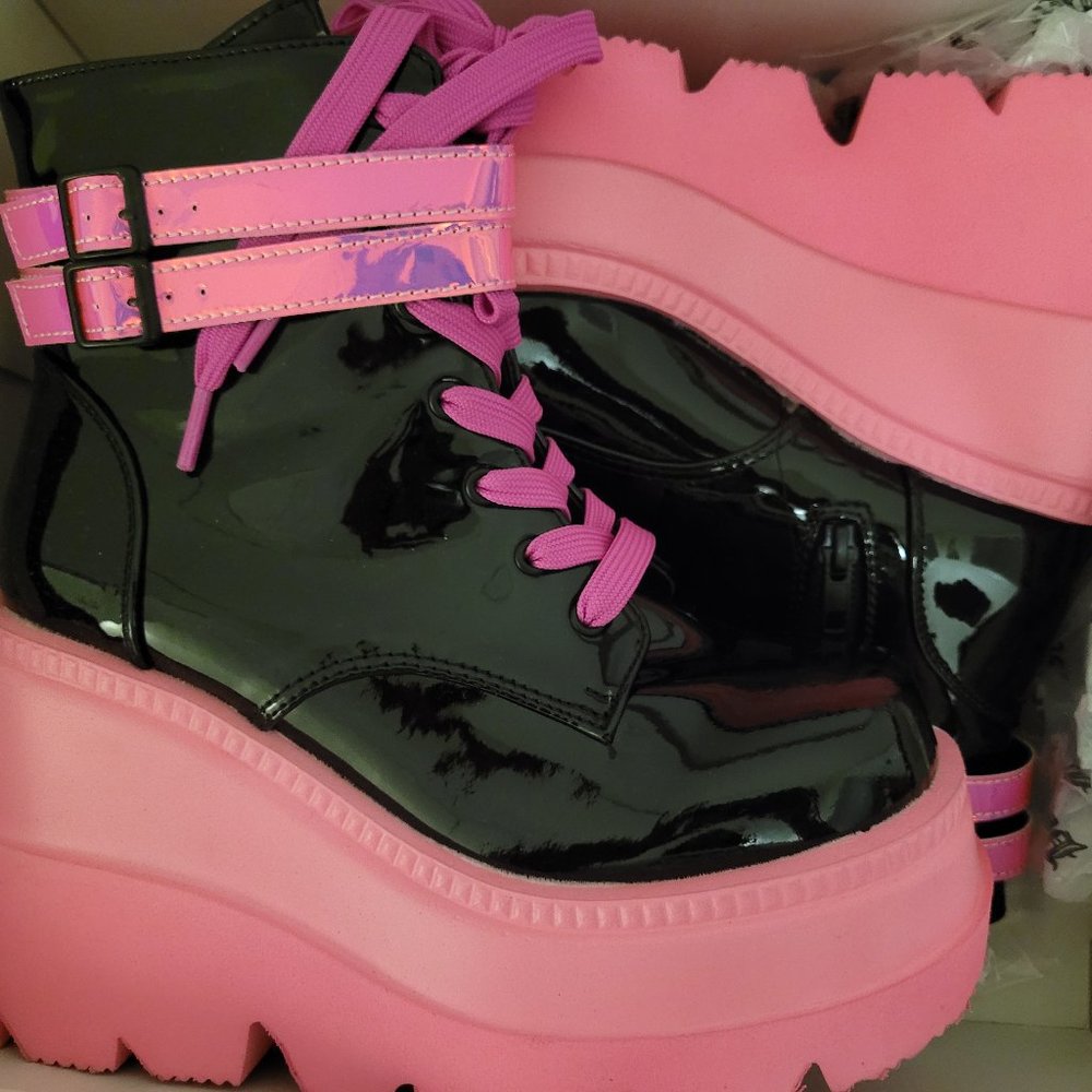 Demonia size 8 shoes